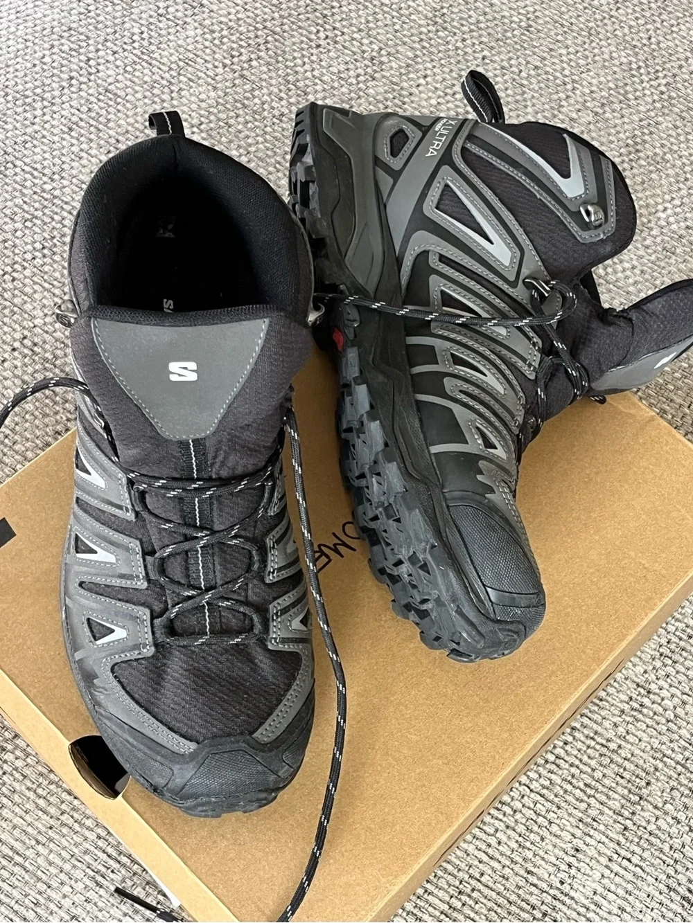 Salomon Men's Black and Gray X Ultra Mid Hiking Boot